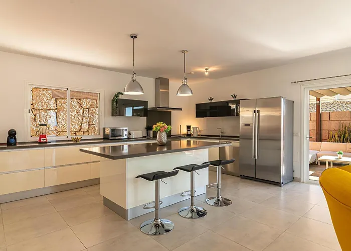 Del Duque Vila Chayofa